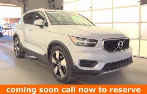 Silver 2020 Volvo XC40 Momentum for sale in Gurnee, IL