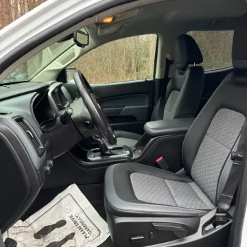 Another view of 2022 Chevrolet Colorado Z71 for sale in Gurnee, IL at CarWise Gurnee