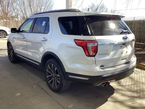 Photos of 2018 Ford Explorer Platinum for sale in Gurnee, IL at CarWise Gurnee