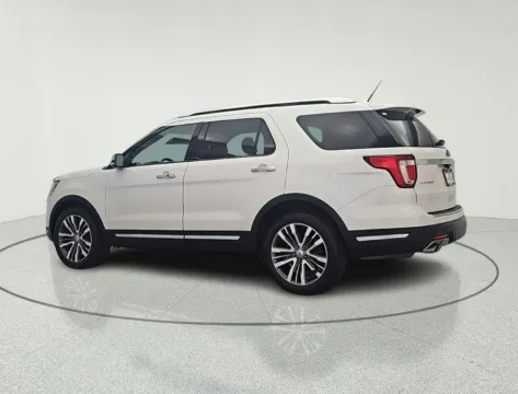 More photos of 2018 Ford Explorer Platinum at CarWise Gurnee, IL