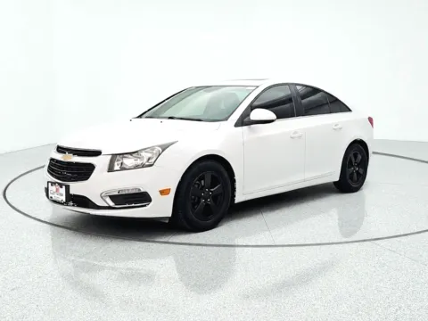 Another view of 2015 Chevrolet Cruze 1LT for sale in Gurnee, IL at CarWise Gurnee