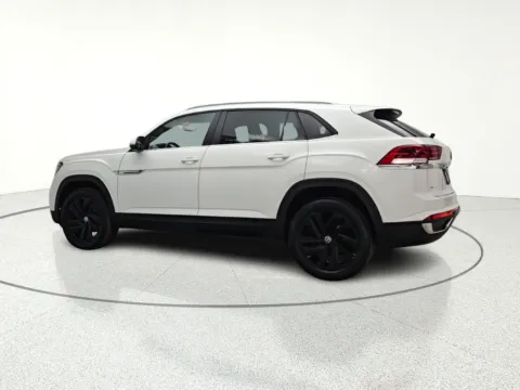 More photos of 2021 Volkswagen Atlas Cross Sport 2.0T SE w/Technology at CarWise Gurnee, IL