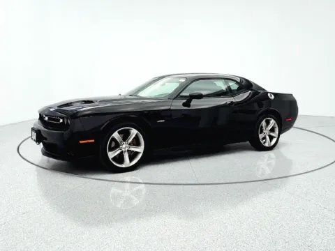 More photos of 2016 Dodge Challenger R/T at CarWise Gurnee, IL
