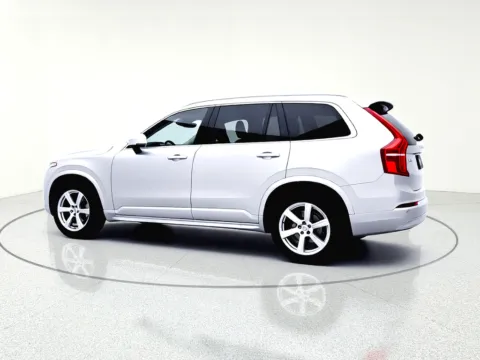 More photos of 2022 Volvo XC90 T5 Momentum at CarWise Gurnee, IL