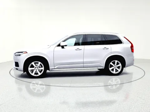 More photos of 2022 Volvo XC90 T5 Momentum at CarWise Gurnee, IL