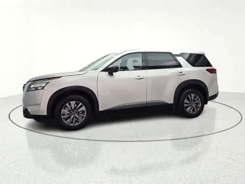 More photos of 2024 Nissan Pathfinder S at CarWise Gurnee, IL
