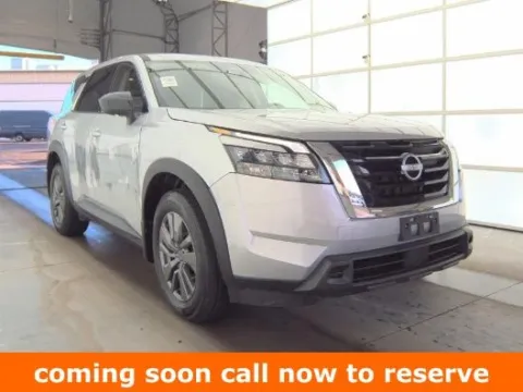 Silver 2024 Nissan Pathfinder S for sale in Gurnee, IL