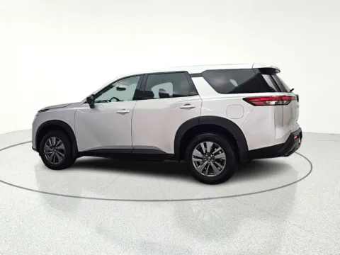 More photos of 2024 Nissan Pathfinder S at CarWise Gurnee, IL