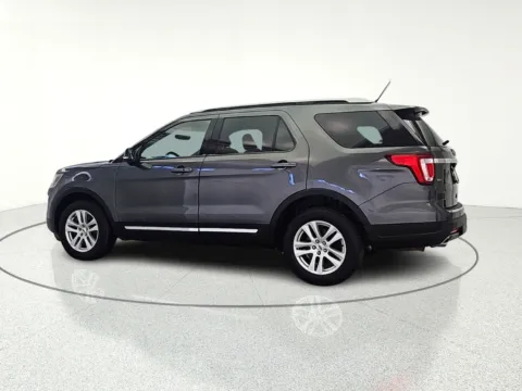 More photos of 2018 Ford Explorer XLT at CarWise Gurnee, IL