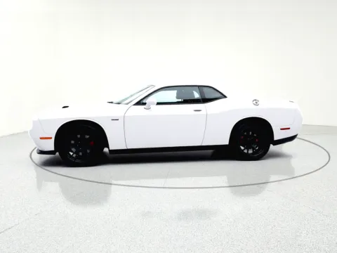 More photos of 2017 Dodge Challenger R/T at CarWise Gurnee, IL