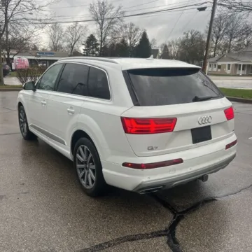 Photos of 2019 Audi Q7 45 Premium Plus for sale in Gurnee, IL at CarWise Gurnee