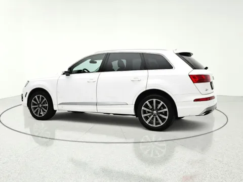 More photos of 2019 Audi Q7 45 Premium Plus at CarWise Gurnee, IL