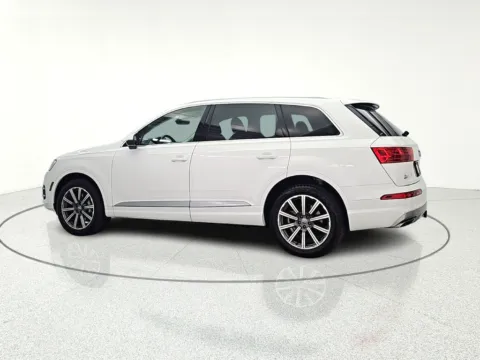More photos of 2019 Audi Q7 45 Premium Plus at CarWise Gurnee, IL