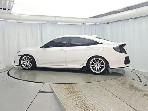 More photos of 2019 Honda Civic Si at CarWise Gurnee, IL