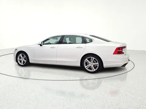 More photos of 2018 Volvo S90 T5 Momentum at CarWise Gurnee, IL