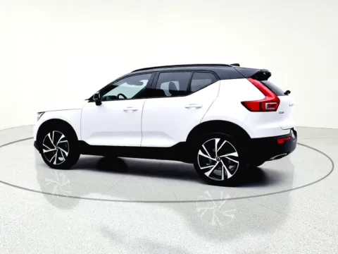 More photos of 2019 Volvo XC40 R-Design at CarWise Gurnee, IL