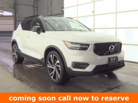 White 2019 Volvo XC40 R-Design for sale in Gurnee, IL