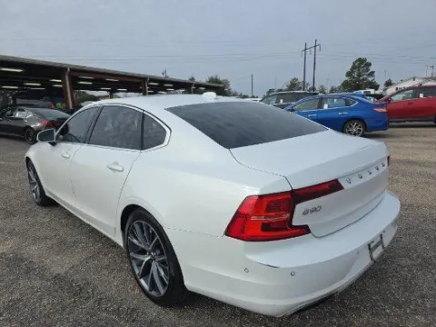 Photos of 2018 Volvo S90 T6 Momentum for sale in Gurnee, IL at CarWise Gurnee