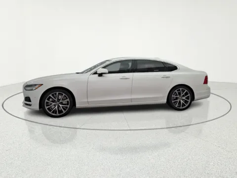 More photos of 2018 Volvo S90 T6 Momentum at CarWise Gurnee, IL