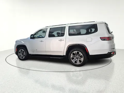 More photos of 2024 Jeep Wagoneer L Series II at CarWise Gurnee, IL