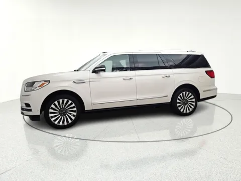 Another view of 2018 Lincoln Navigator L Reserve for sale in Gurnee, IL at CarWise Gurnee