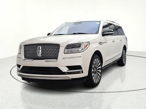 Photos of 2018 Lincoln Navigator L Reserve for sale in Gurnee, IL at CarWise Gurnee