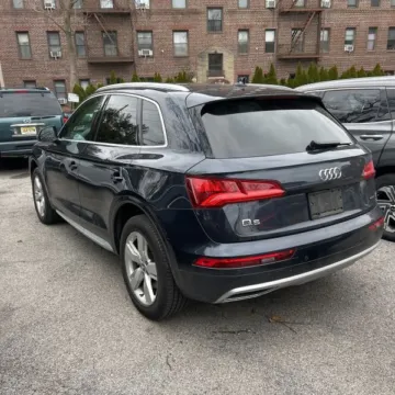 Photos of 2019 Audi Q5 2.0T Premium for sale in Gurnee, IL at CarWise Gurnee