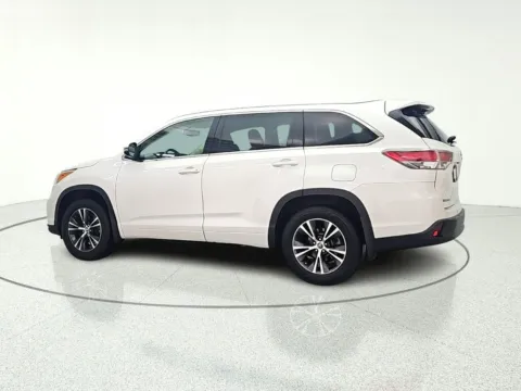 More photos of 2016 Toyota Highlander XLE V6 at CarWise Gurnee, IL
