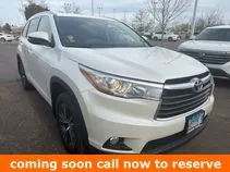 Beige 2016 Toyota Highlander XLE V6 for sale in Gurnee, IL