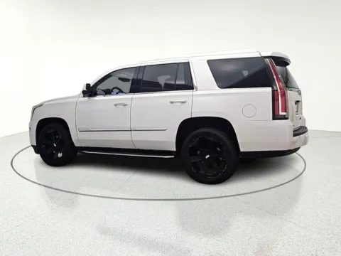 More photos of 2017 Cadillac Escalade Luxury at CarWise Gurnee, IL