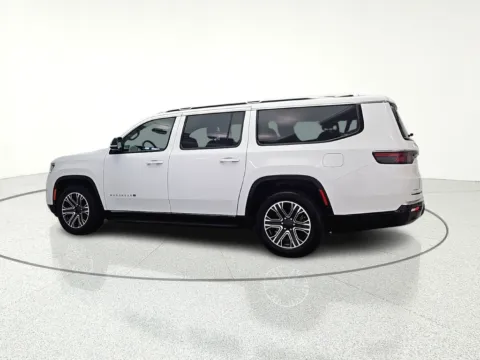 More photos of 2023 Jeep Wagoneer L Series II at CarWise Gurnee, IL