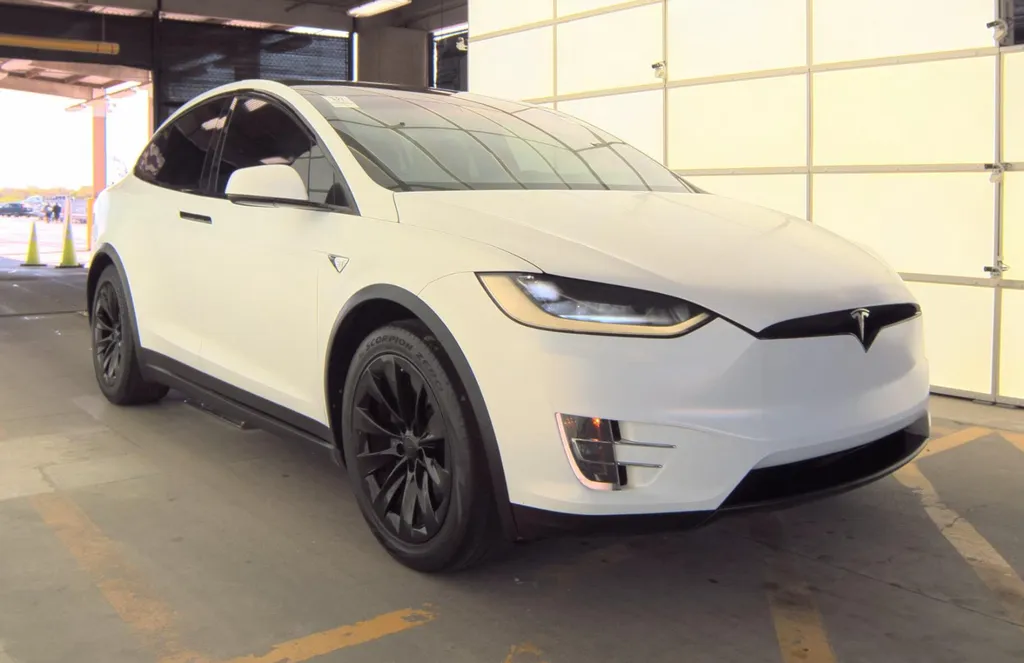 Blue 2017 Tesla Model X 75D for sale in Gurnee, IL
