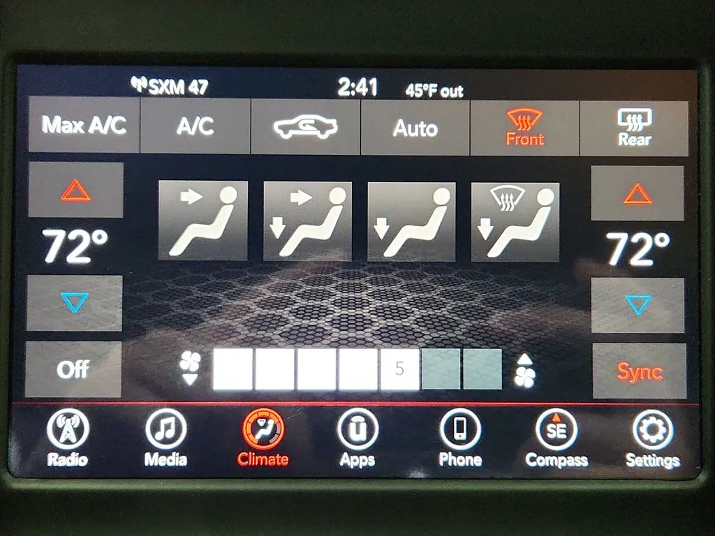 2022 Dodge Challenger R/T - Photo 16