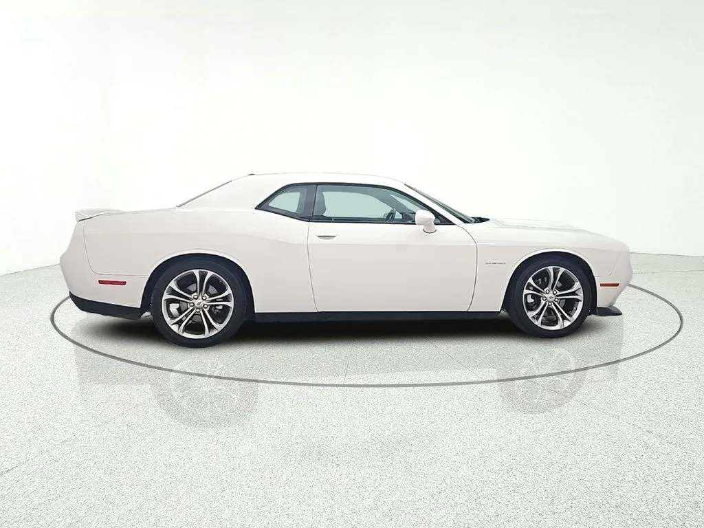 2022 Dodge Challenger R/T - Photo 8
