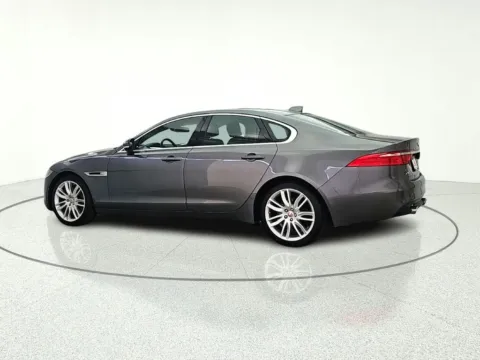 More photos of 2017 Jaguar XF 35t Prestige at CarWise Gurnee, IL