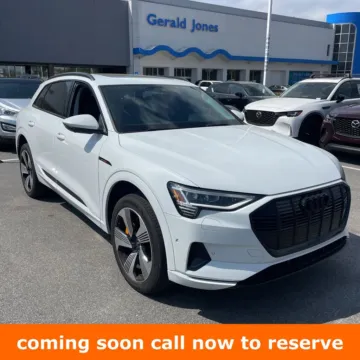 White 2022 Audi e-tron Premium Plus for sale in Gurnee, IL