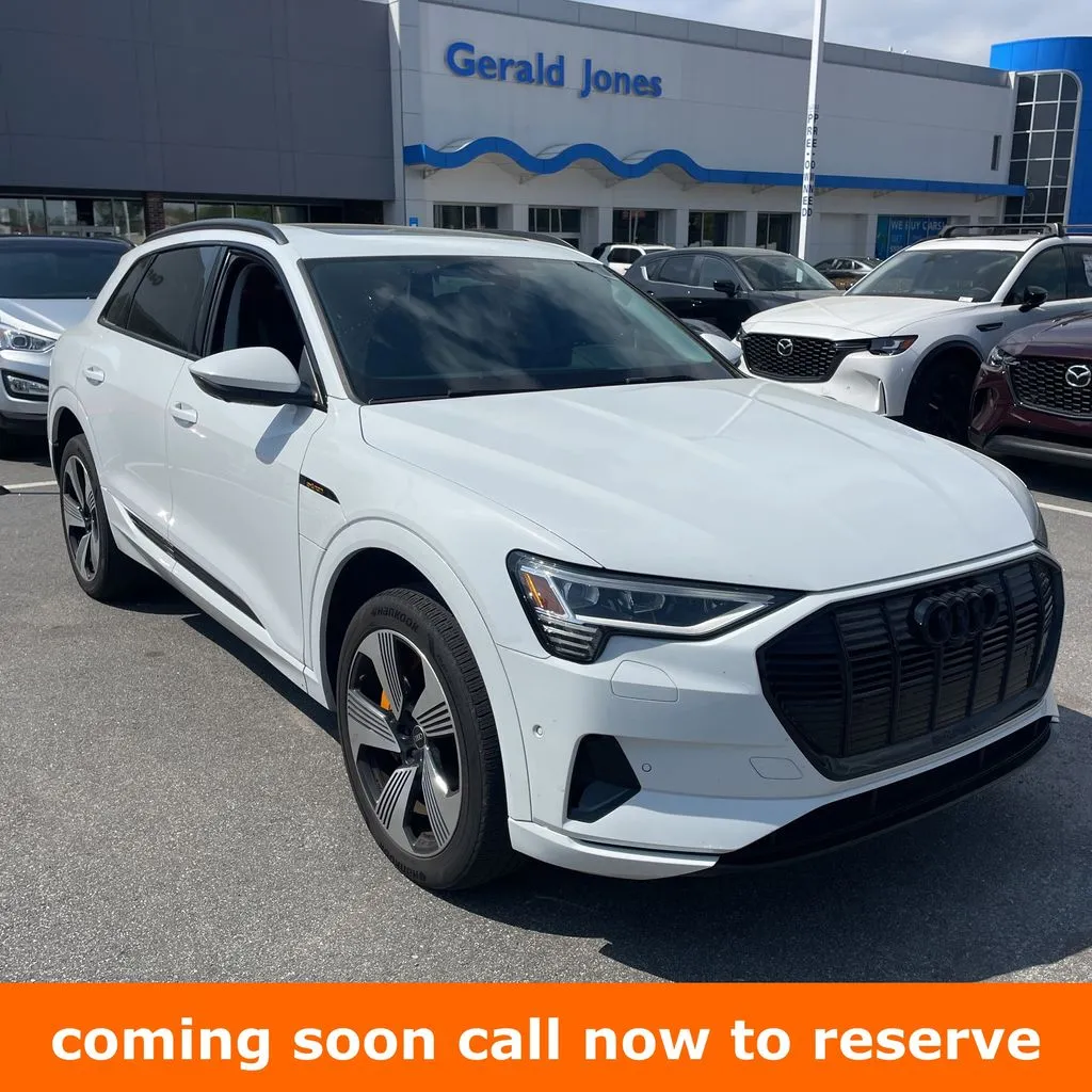 White 2022 Audi e-tron Premium Plus for sale in Gurnee, IL