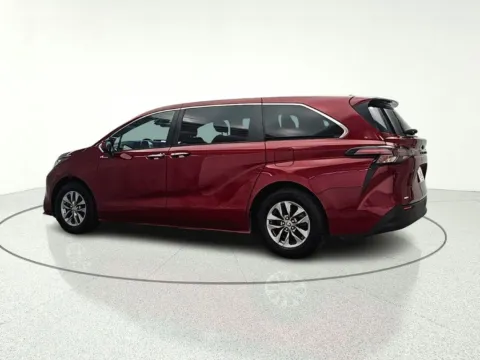 More photos of 2023 Toyota Sienna XLE at CarWise Gurnee, IL