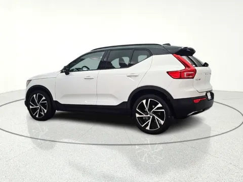 More photos of 2019 Volvo XC40 R-Design at CarWise Gurnee, IL