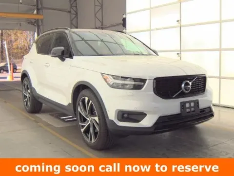 White 2019 Volvo XC40 R-Design for sale in Gurnee, IL