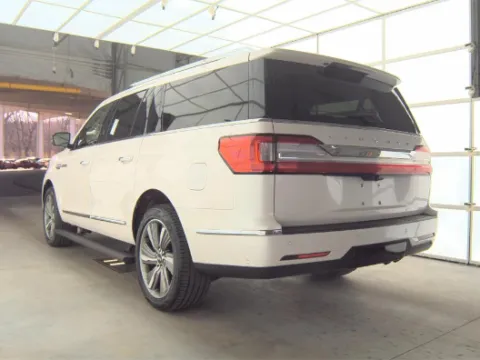 Photos of 2018 Lincoln Navigator L Reserve for sale in Gurnee, IL at CarWise Gurnee