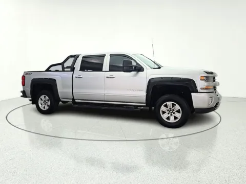 Photos of 2018 Chevrolet Silverado 1500 LT for sale in Gurnee, IL at CarWise Gurnee