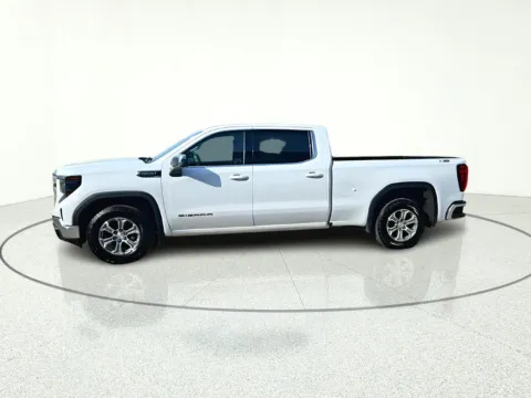 More photos of 2023 GMC Sierra 1500 SLE at CarWise Gurnee, IL