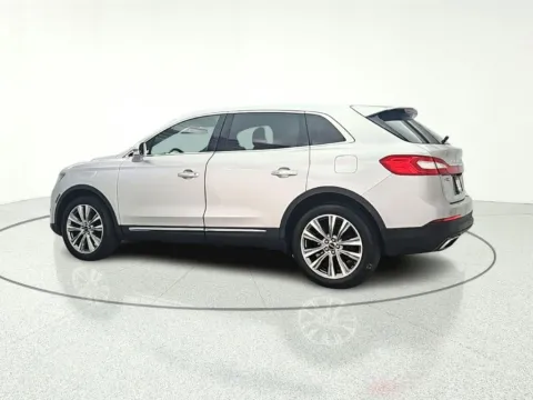 More photos of 2016 Lincoln MKX Reserve at CarWise Gurnee, IL