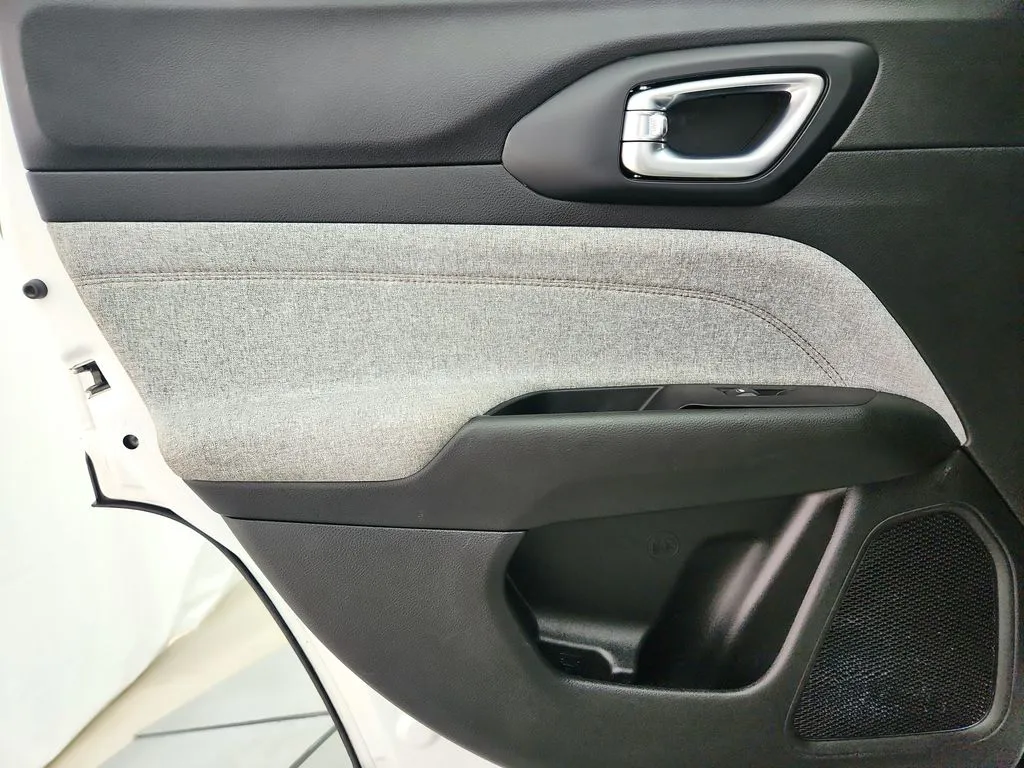 2022 Jeep Compass Latitude Lux - Photo 23