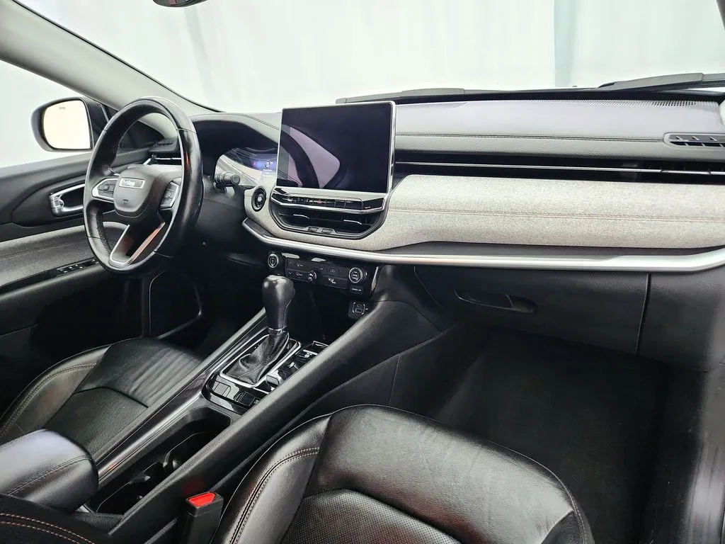 2022 Jeep Compass Latitude Lux - Photo 24