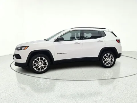 Another view of 2022 Jeep Compass Latitude Lux for sale in Gurnee, IL at CarWise Gurnee