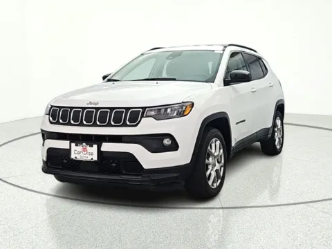 Photos of 2022 Jeep Compass Latitude Lux for sale in Gurnee, IL at CarWise Gurnee