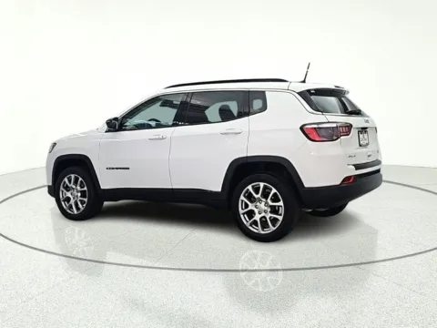 More photos of 2022 Jeep Compass Latitude Lux at CarWise Gurnee, IL