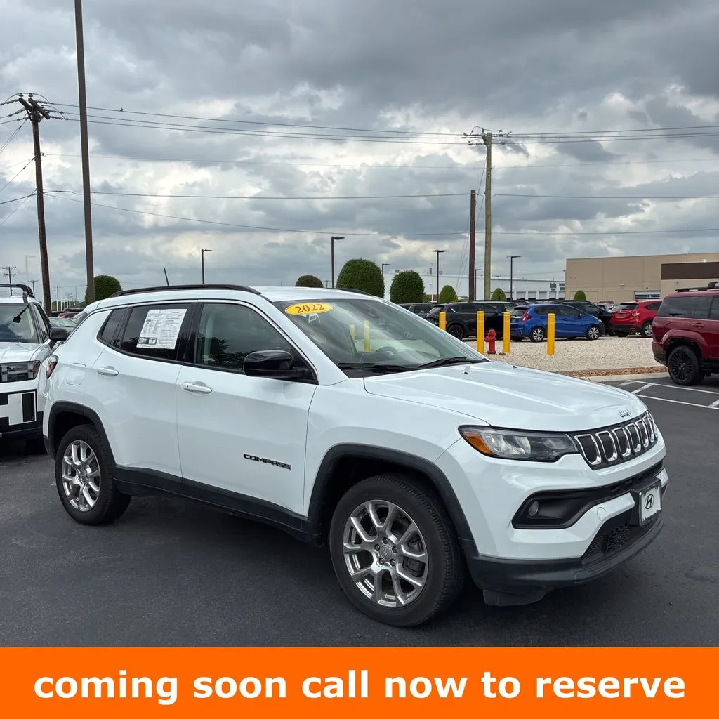 White 2022 Jeep Compass Latitude Lux for sale in Gurnee, IL